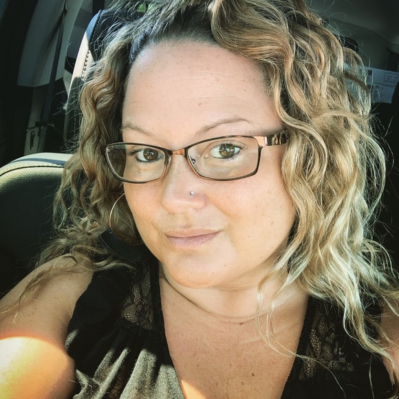 Meet your Posher, 🌊 Lauren 🌊 - Picture 4 of 4